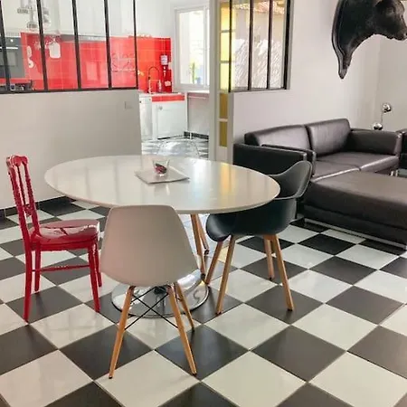 Maison De Atypique Avec Piscine 别墅 尼姆